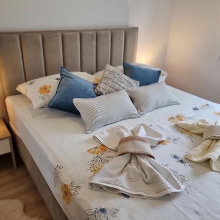 Apartments Manuel Banjol Екстериор снимка