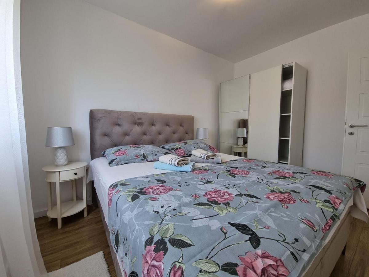 Apartments Manuel Banjol Екстериор снимка