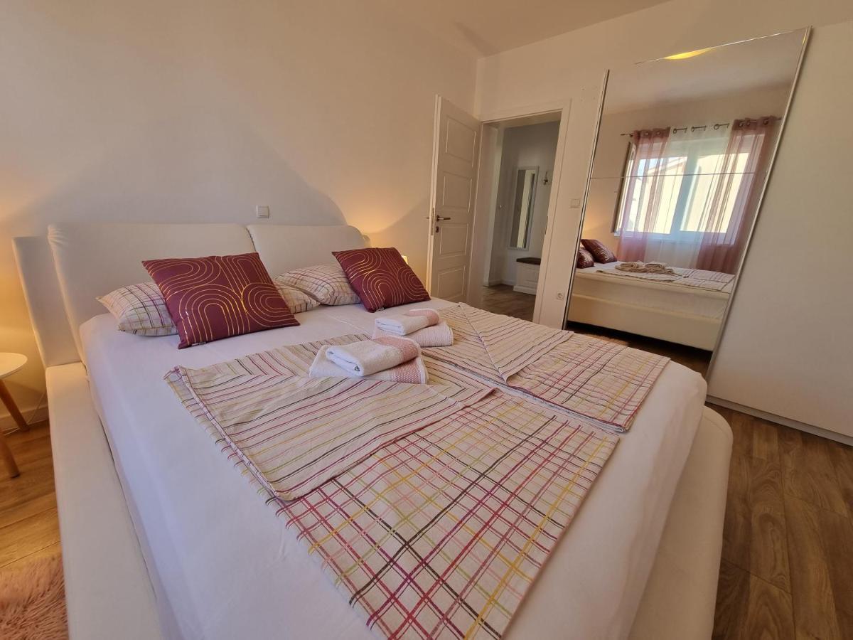 Apartments Manuel Banjol Екстериор снимка