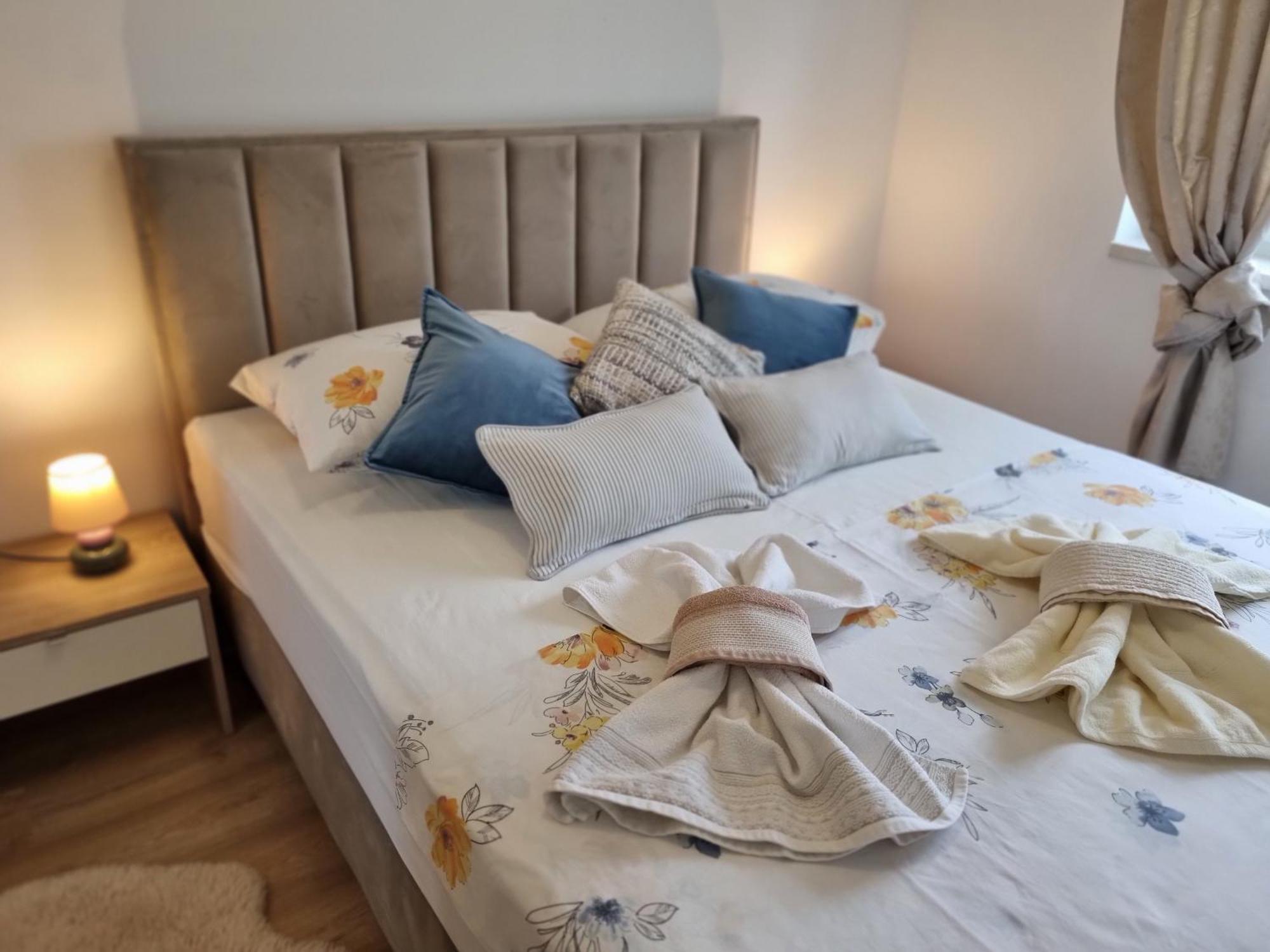 Apartments Manuel Banjol Екстериор снимка